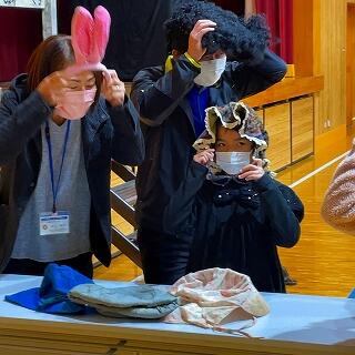 どんな格好で劇に参加しようかな？