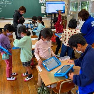 あちこちでミニ発表会です