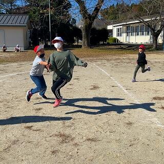 あーっ、つかまるー！