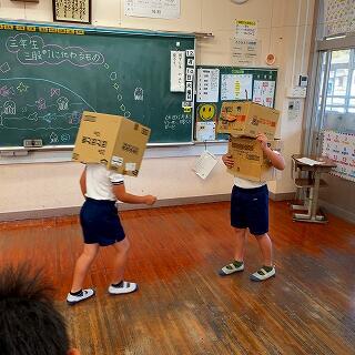 段ボールのヒーロー？