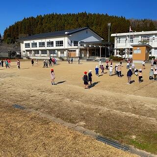 運動場がにぎやかです