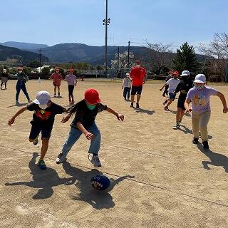 こらこらボール待てー！