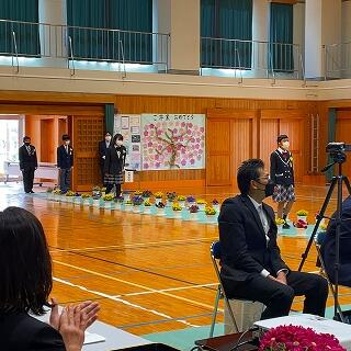 緊張の入場です