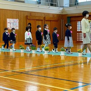 緊張してみんなひっついちゃいます。