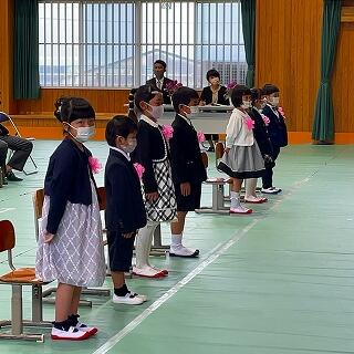 立ったり、座ったり…大変だ…