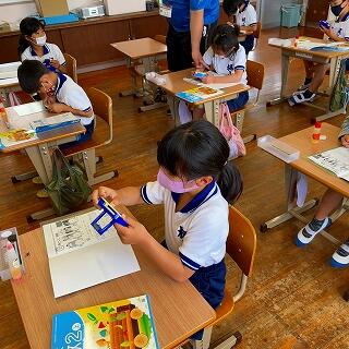 実際に針を動かして調べます。