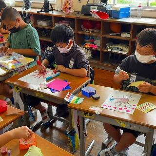 手形をもとにデザインするよ