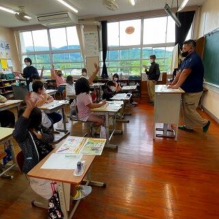 資料を使って教えてくださいます。