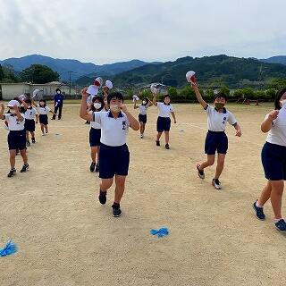 帽子を振って盛り上げよう！