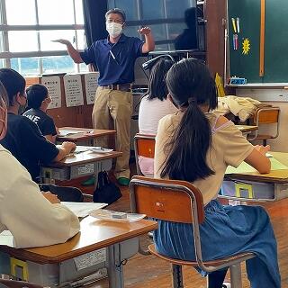 子どもたちの質問に答えてくださいました。