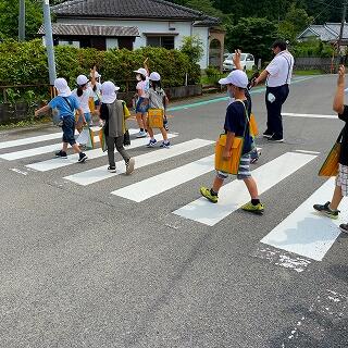 気を付けてわたりましょう。