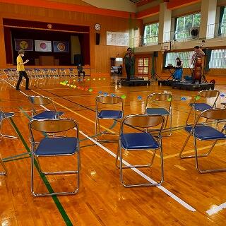 リハーサルで細かいチェックをします。