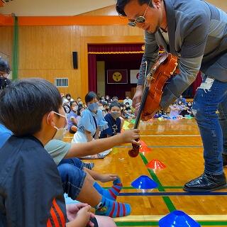 えーっ、さわっていいの？