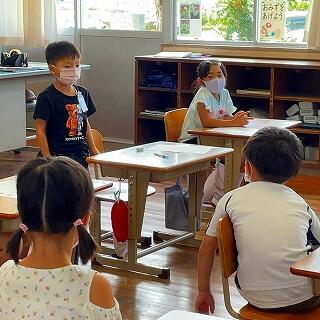 みんなに意見を発表したり