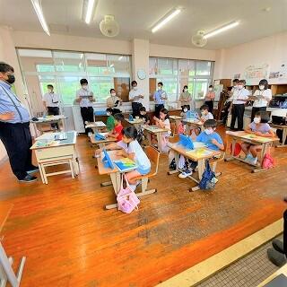 うわぁ、子どもたちよりも大人が多いね