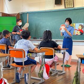 先生方の演技で場面をつかみます