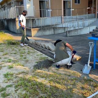 側溝の草や泥もとってくださいました。