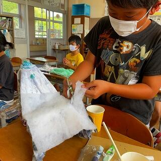 ここにも綿を付けようかな…