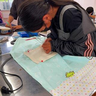 まち針で指を刺しがち…