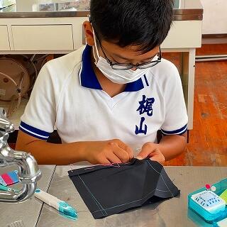 布がずれないように気を付けて