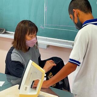 ここに返し縫を入れると丈夫になるね。