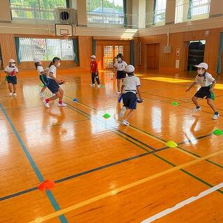 相手の動きをよく見て守るぞ。