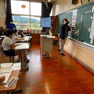 教材への理解を先生と深めます。