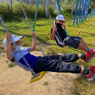 ブランコ気持ちいいねー!