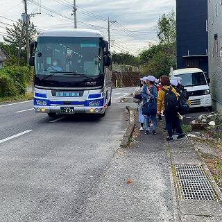 あっ、バスが来ましたよ