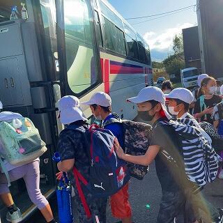 押さないで、押さないで…