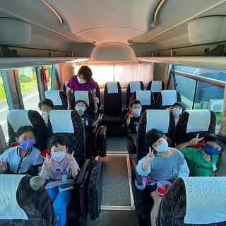 小学校でのバス遠足は初めてです！