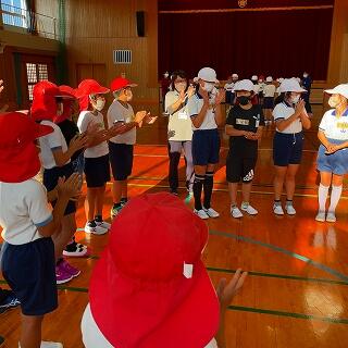 温かい拍手の出会いでした。