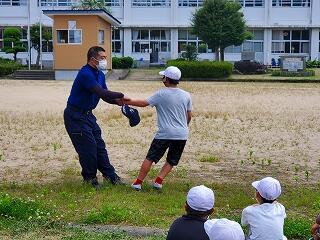 腕をつかまれたら