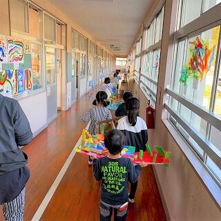 ５年教室へ向かいます