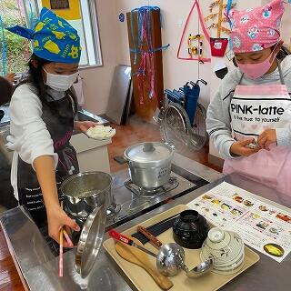 出汁のいい香りがしてきましたよ。