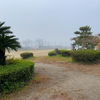 持久走が終わると運動場に霧が…
