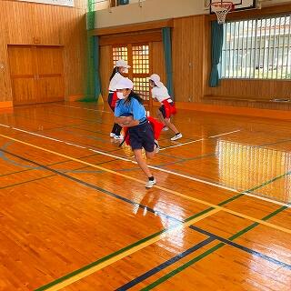 上手くすり抜けられたぞ！