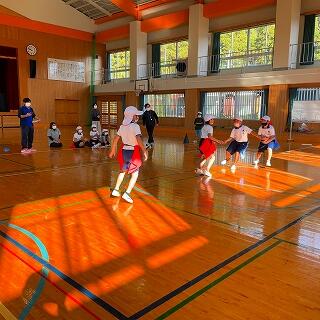 誰がボールを持ってるかな？