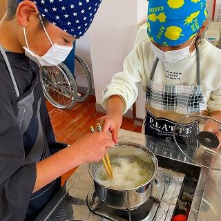 ちょっと箸で突っついてみて