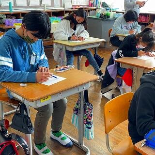 黙々と描いていきます