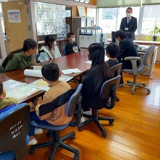 校長室では中継の準備です