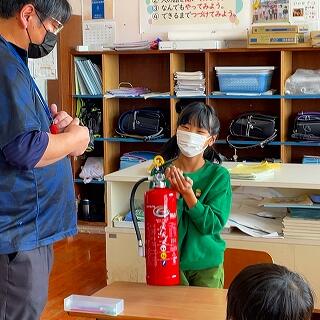 消火器って重いですね。