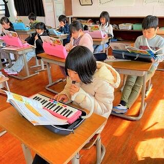 みんなで合わせて演奏します