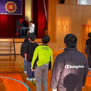 校歌を歌いました。