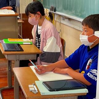 授業の進行役です