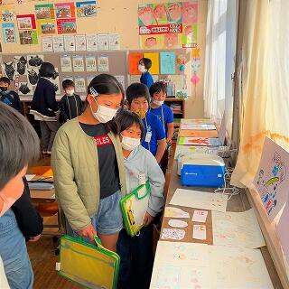 たくさんの作品が並んでいますよ