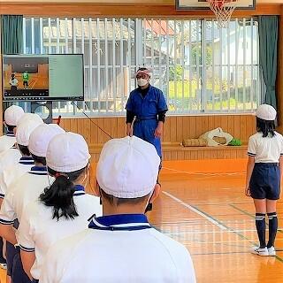 俵踊り保存会の先生です