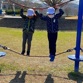 遊具がいっぱいあって楽しいなぁ