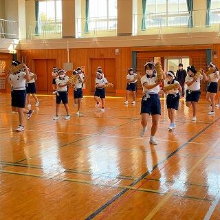 入場から練習です