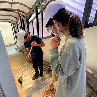 非常階段もきれいにしよう